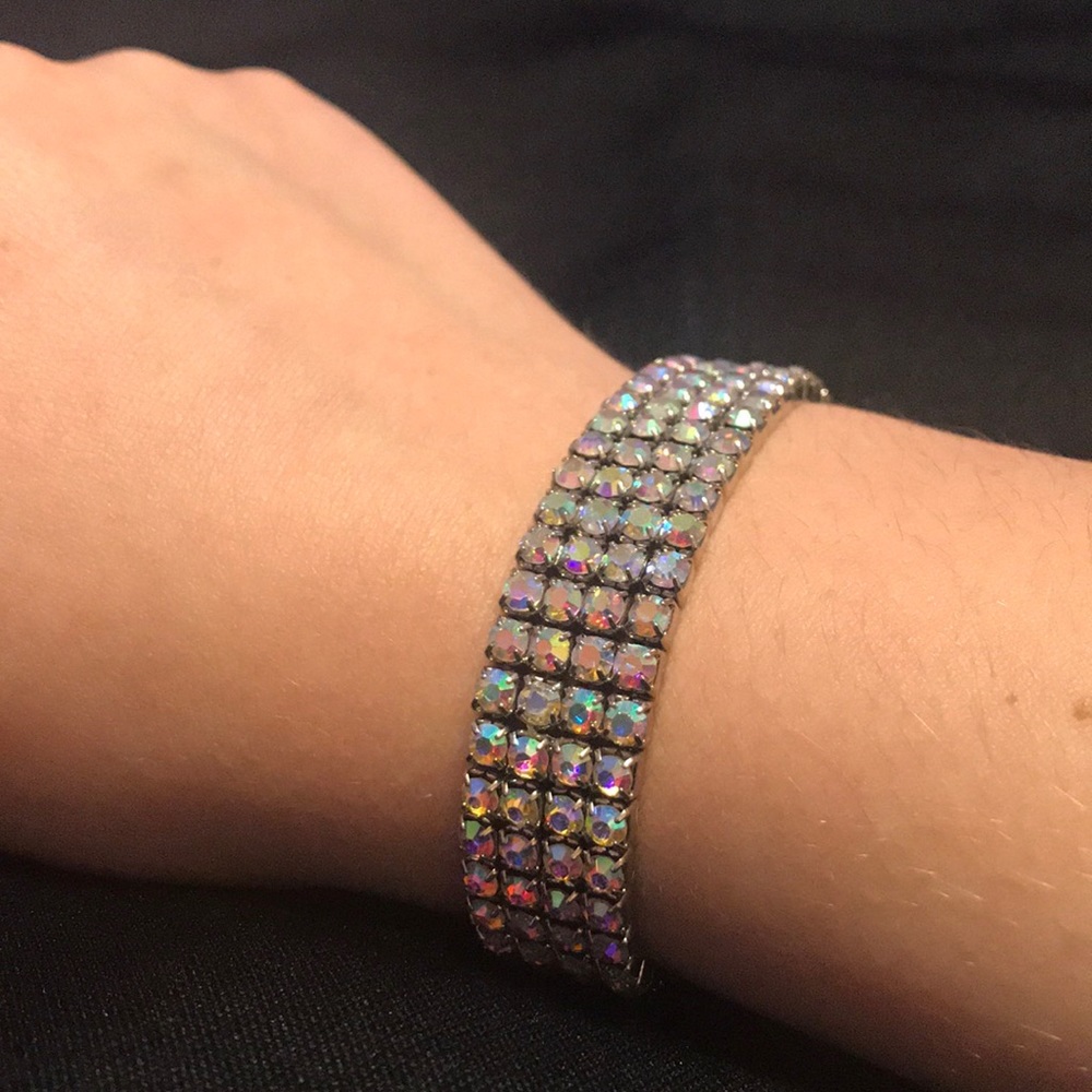 Iridescent bracelet
